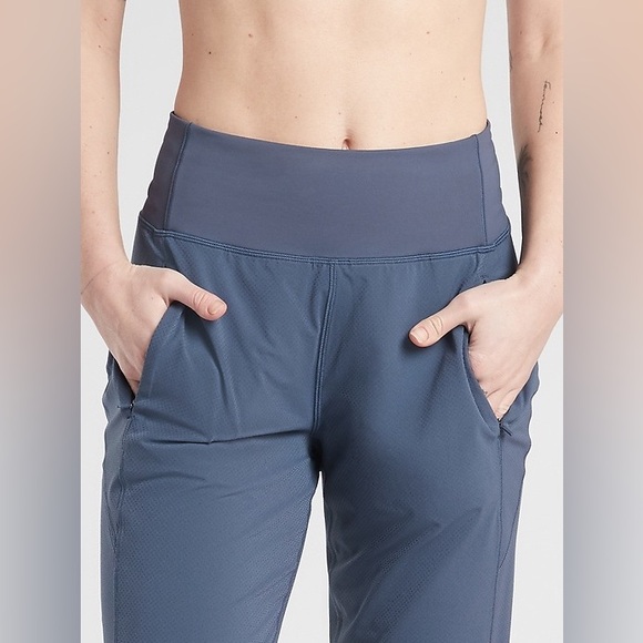 Athleta Distance Jogger Dobby Iron Blue Size Medium Lightweight Run Pant NEW - Picture 2 of 12